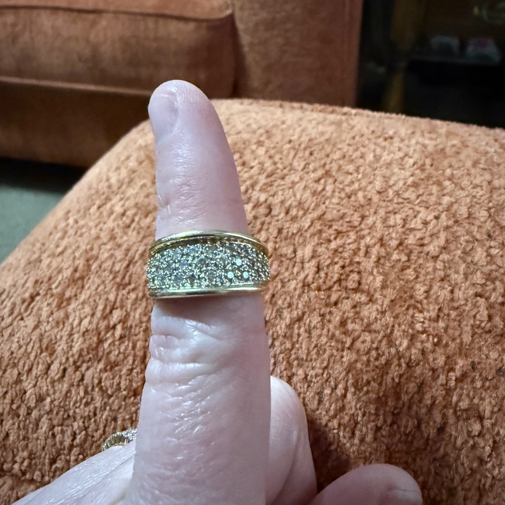 Elegant Gold Ring size 6